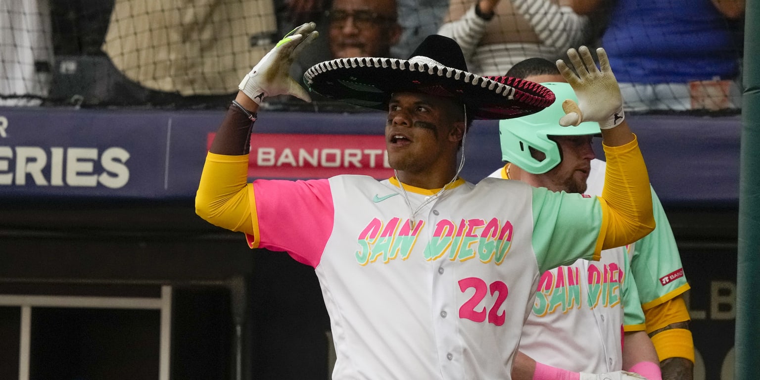 An unparalleled atmosphere and a home run party mark the Mexico City series