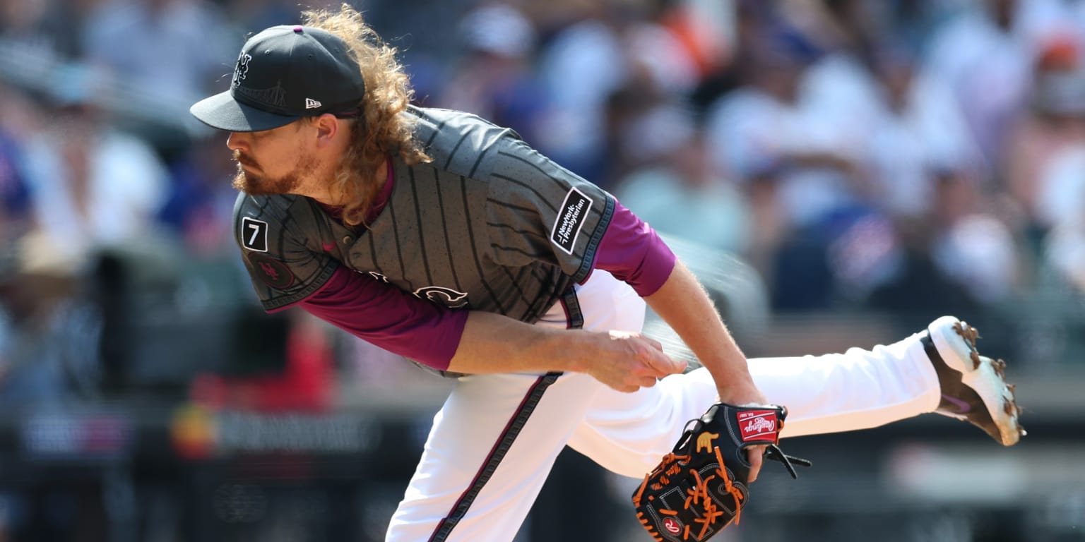 Veteran reliever Stanek agrees to deal with Cardinals (source)