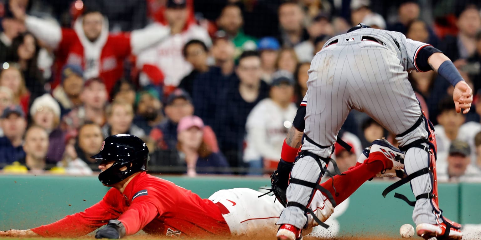 Napoli goes deep to help Red Sox blank Twins