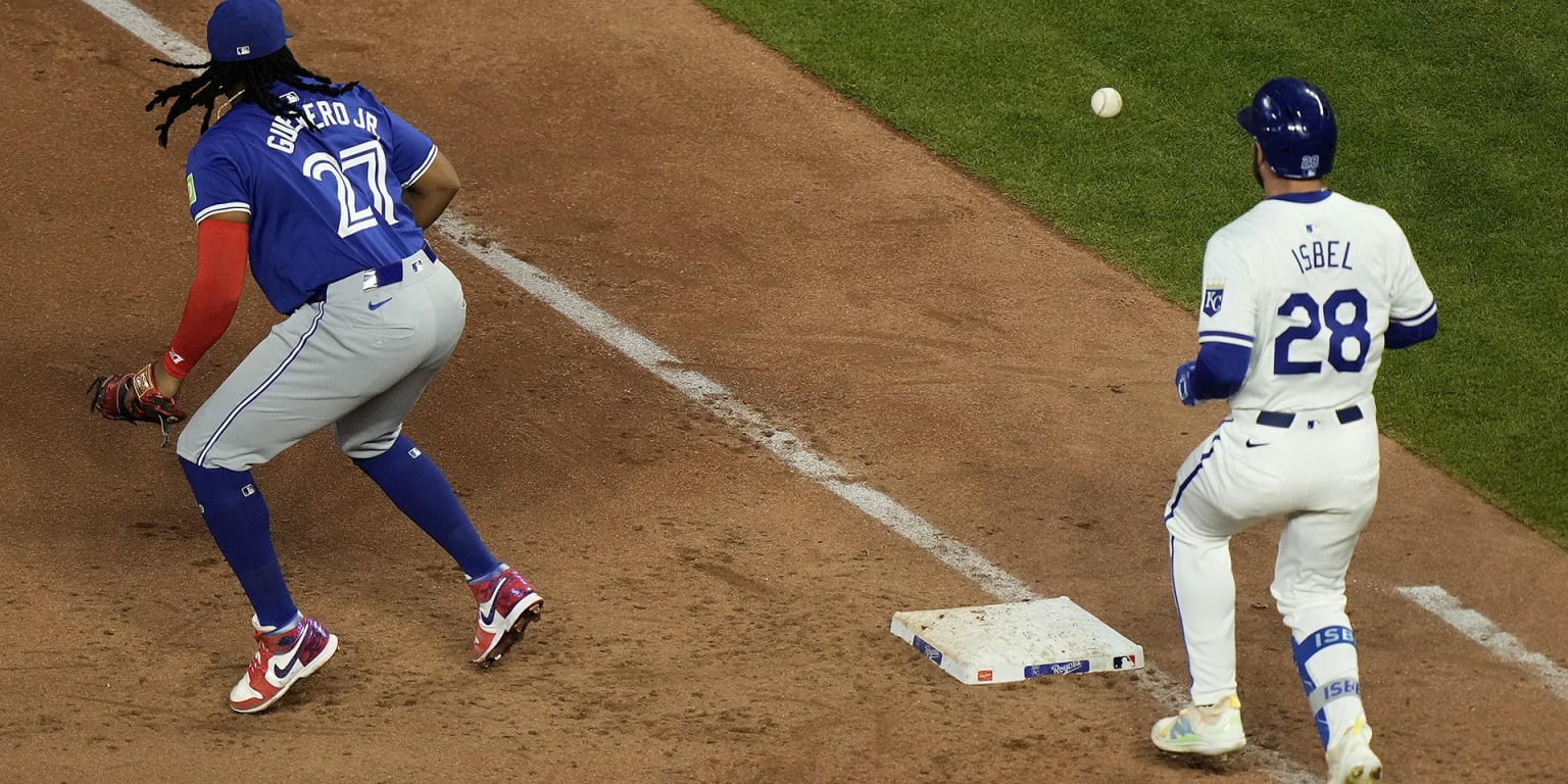 Vladimir Guerrero Jr. commits error in Blue Jays loss to Royals