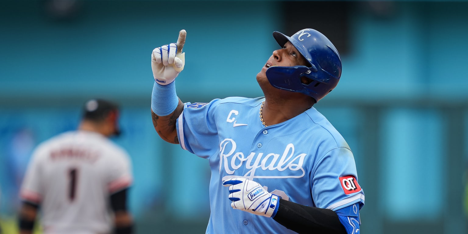 Salvy's 317th homer ties Brett's all-time Royals record