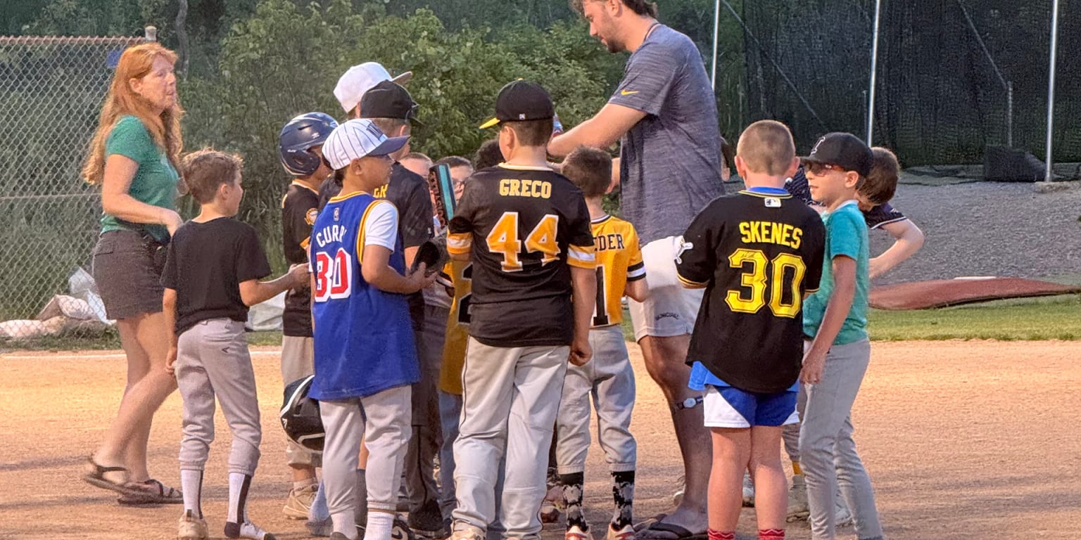 Little Leaguers get ultimate surprise when Paul Skenes drops by