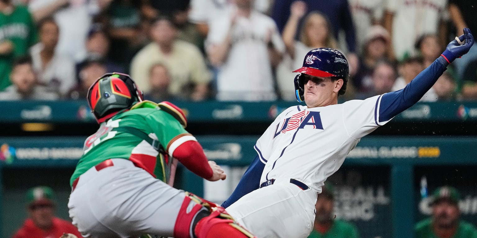 Wearing country's colors, Red Sox teammates one-up each other in Mexico-USA