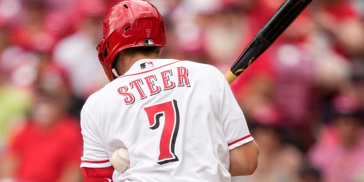 Benches clear after final out in tense Giants-Reds series finale