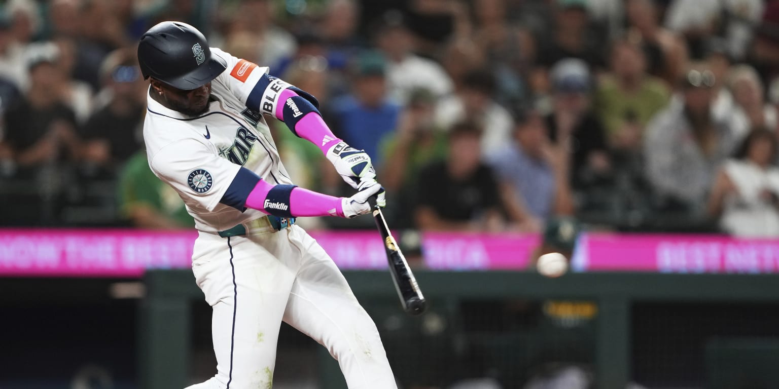 Mariners Victor Robles, Dylan Moore Assignment