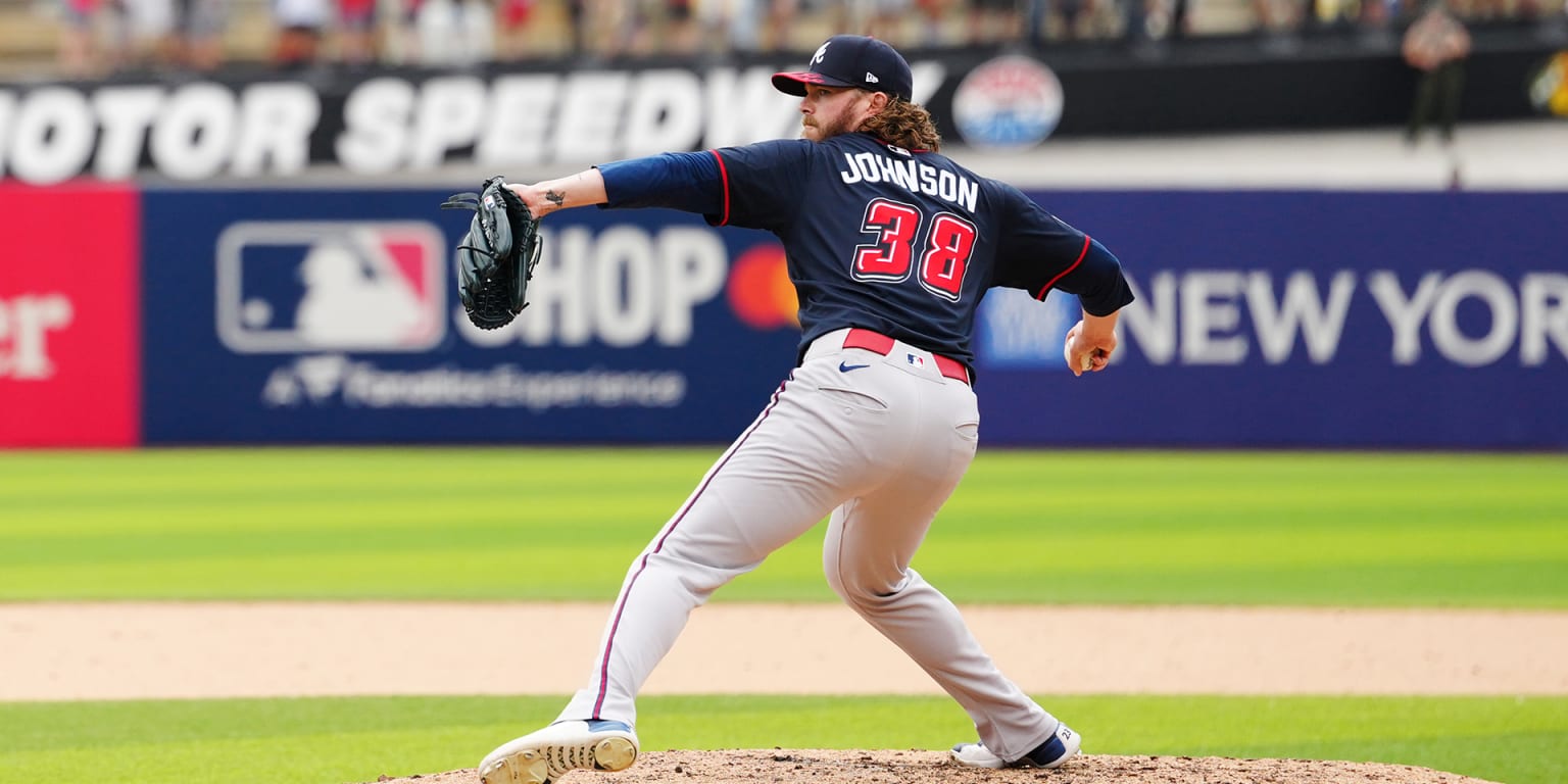 Reds add veteran reliever Johnson to bullpen (report)