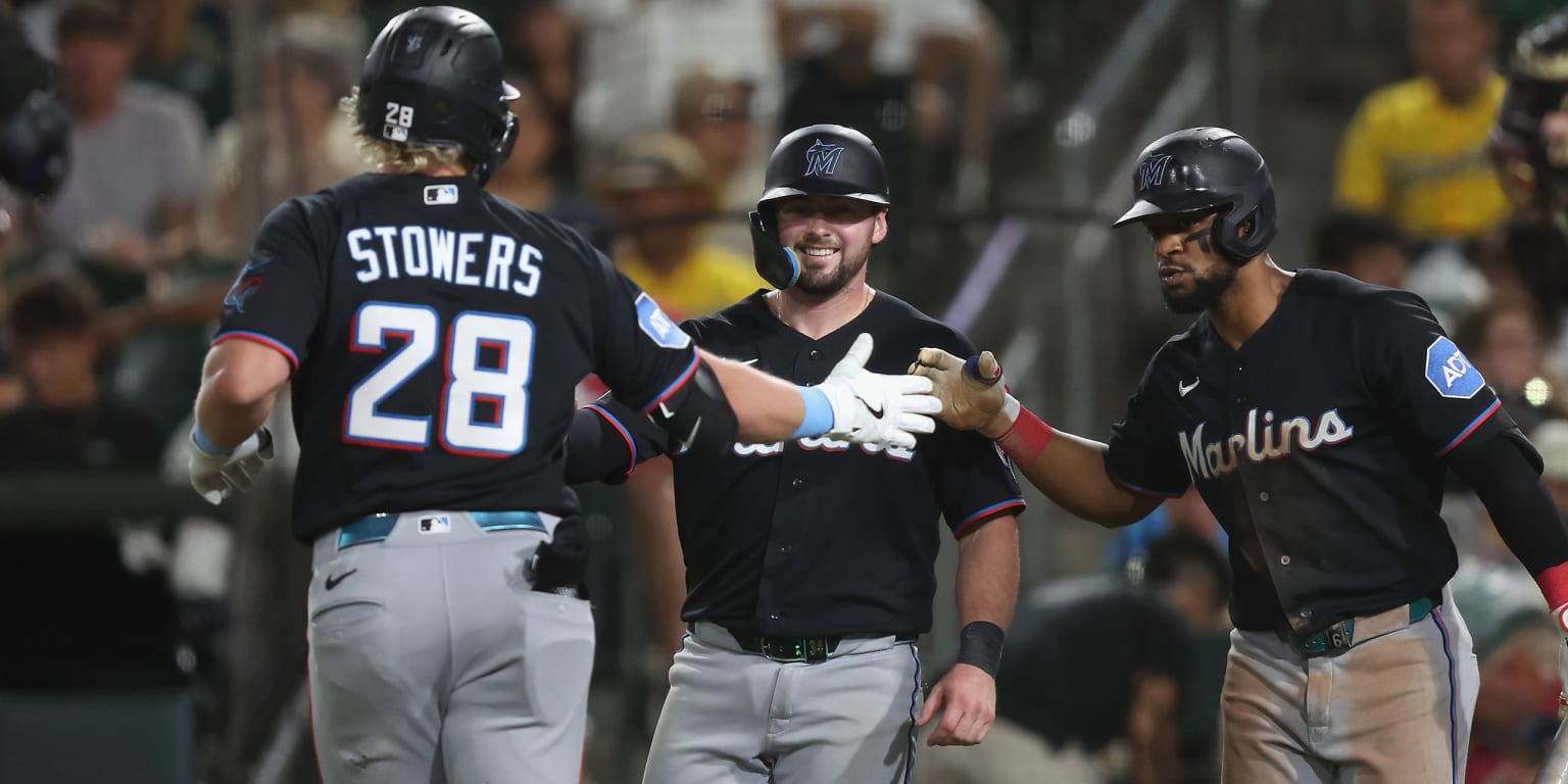 Mashin' Marlins! 5 HRs power Fish past A's 