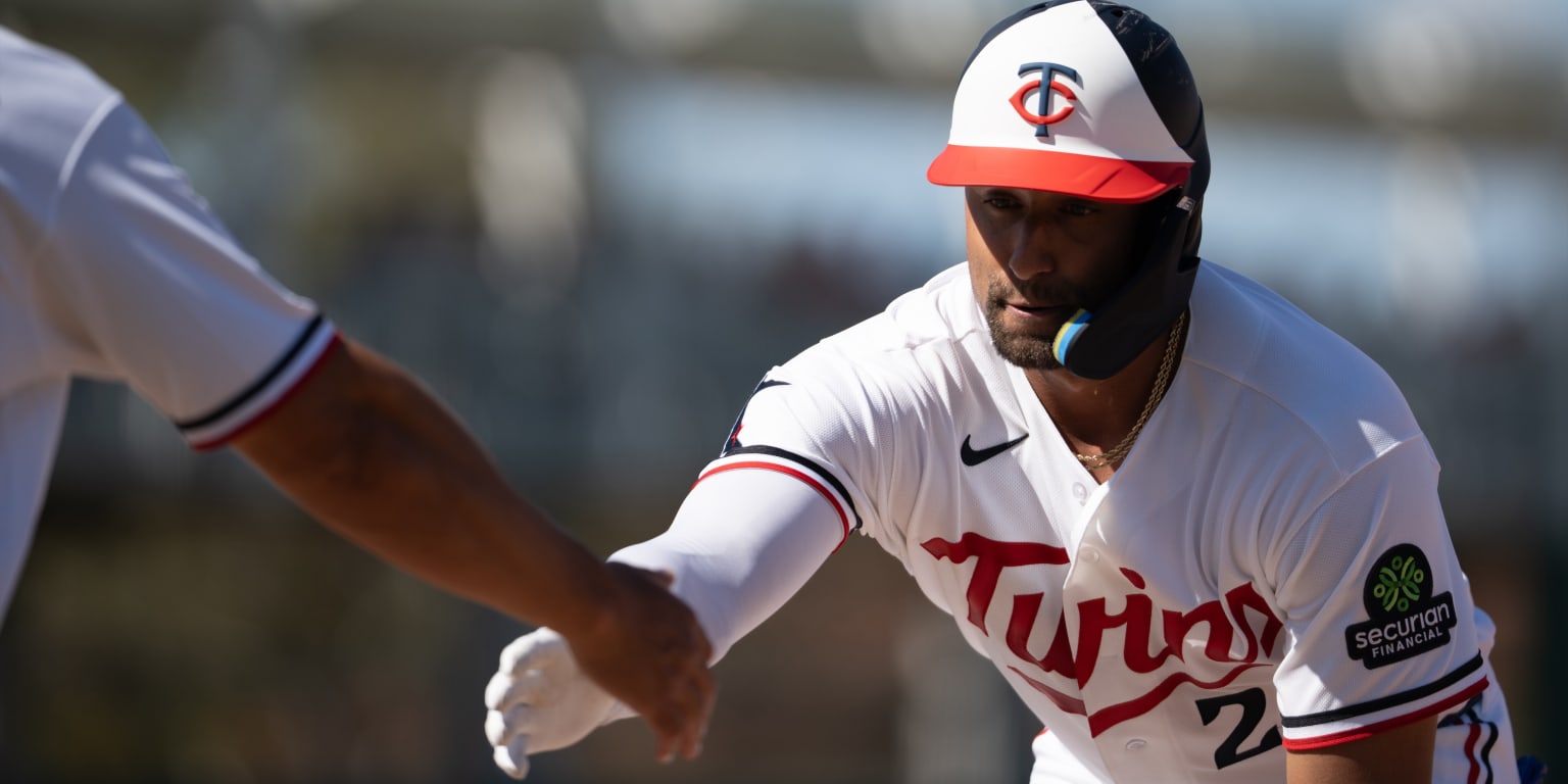 Lewis scratched from lineup with right side tightness