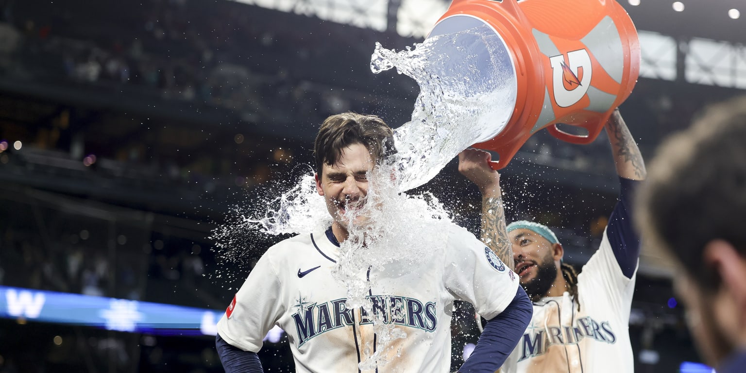 'Insane' 24 hours ends in Young's debut, first hit -- and first walk-off!