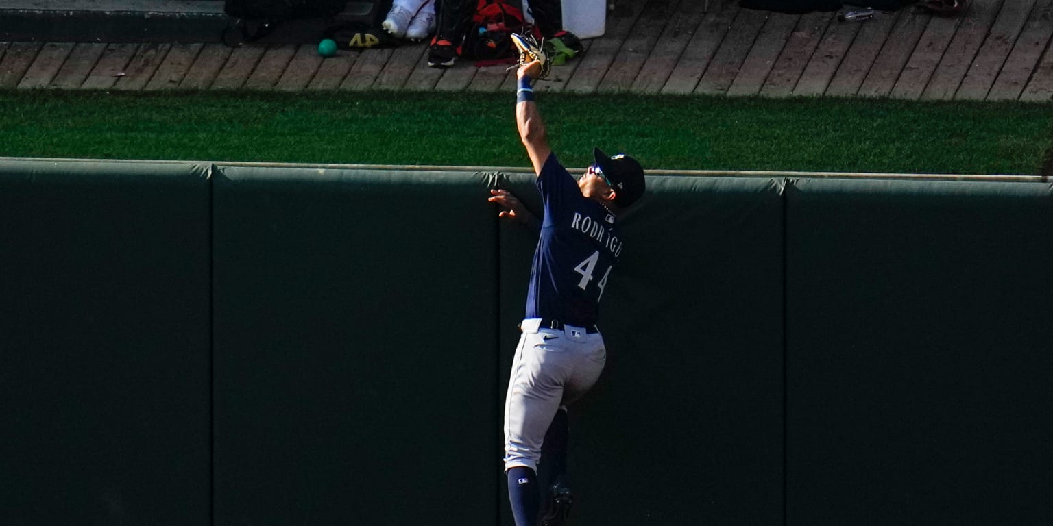 Julio Rodriguez steals a homer against the Orioles