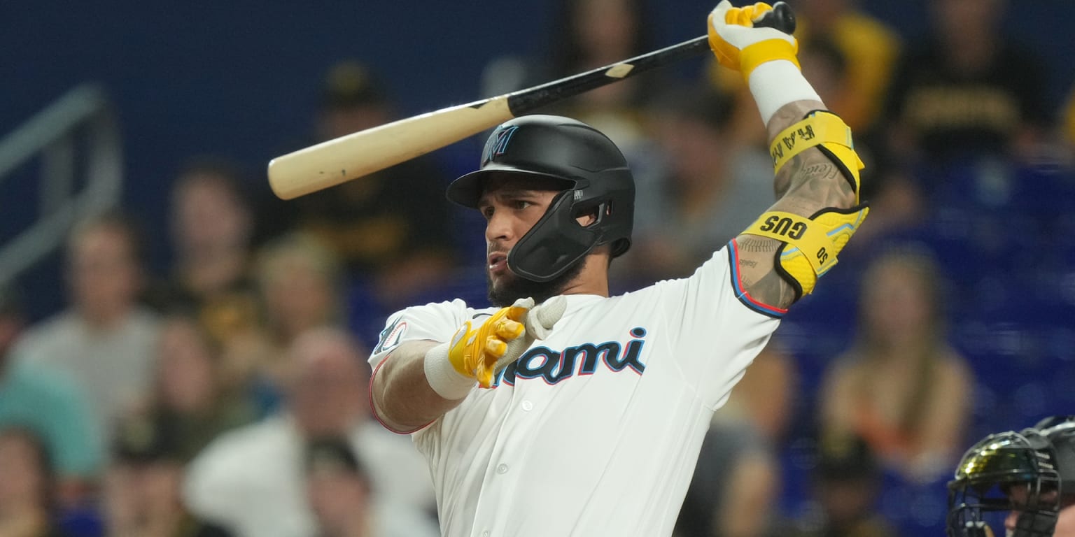 Marlins mash Mlodzinski to win 4th straight amid NL Wild Card race