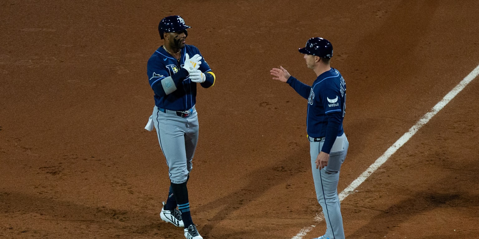 Díaz becomes 20th Cuban-born player to reach 1,000 hits