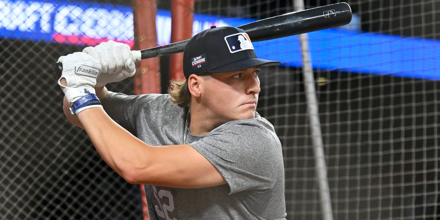 Yanks draft Andy Pettitte's son Luke, who pitches AND hits