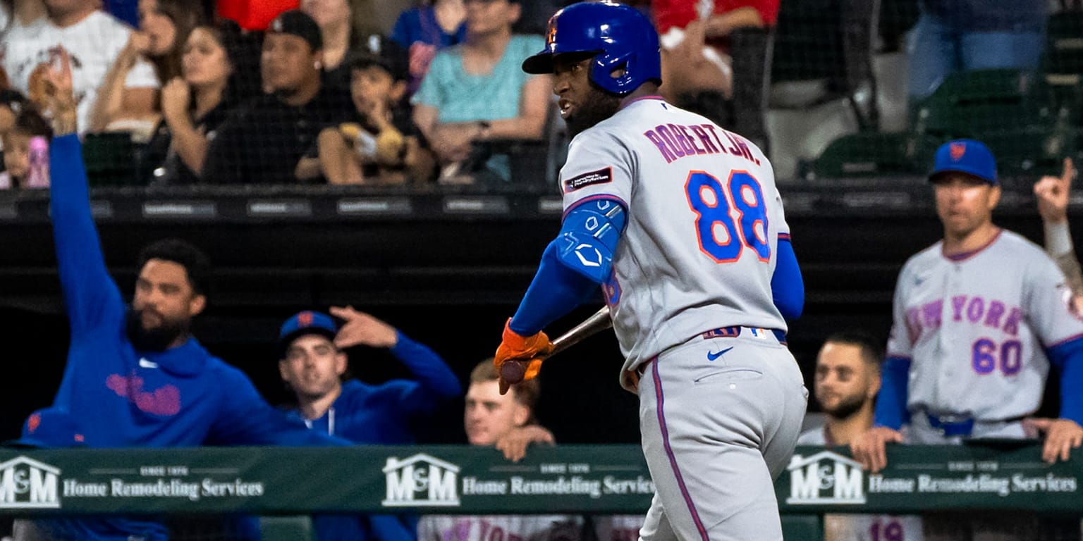 Robert's booming HRs ring louder than boos in Chicago return