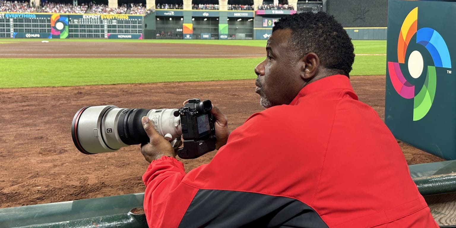 Griffey played in the first Classic -- and now he's photographing it
