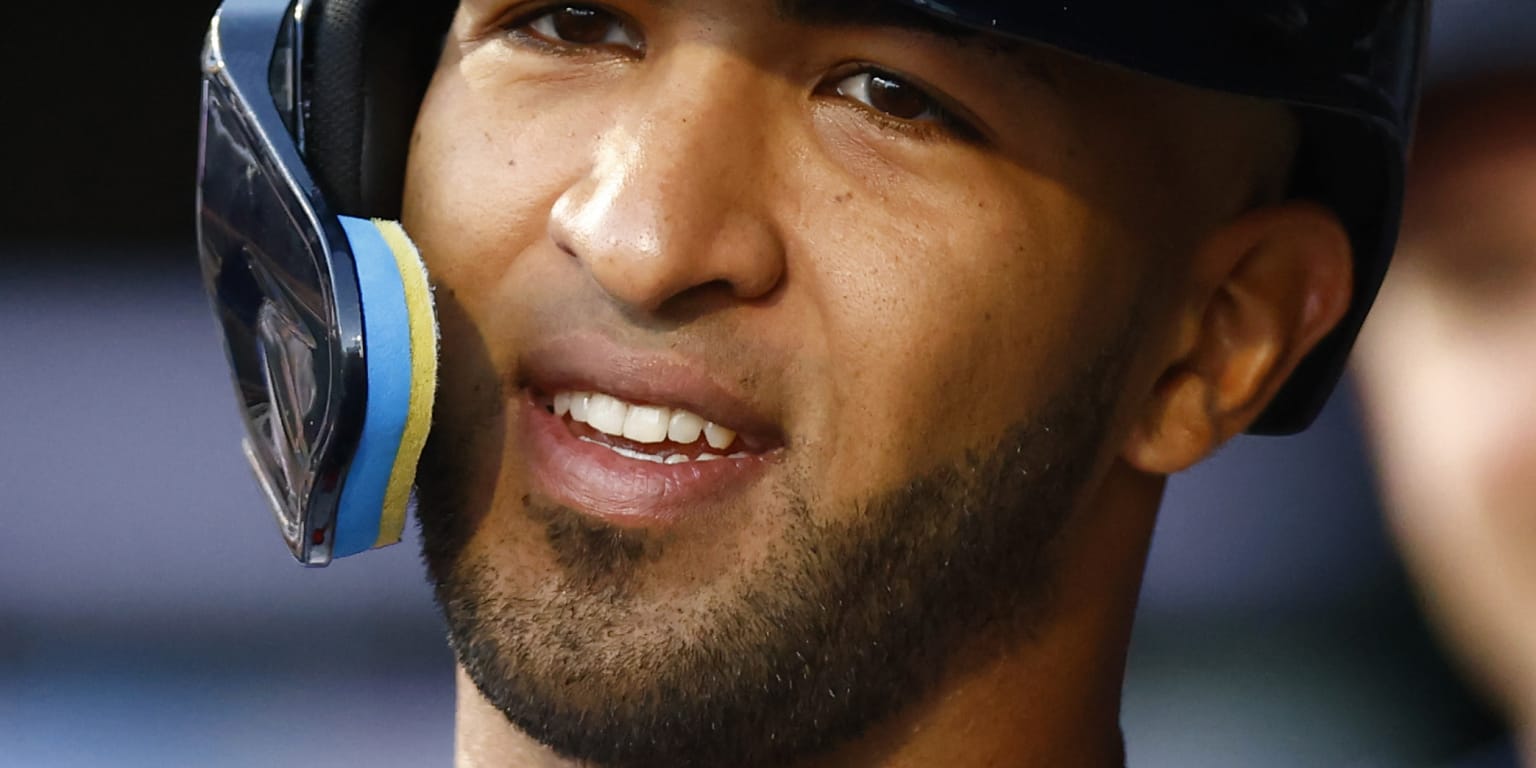 Eddie Rosario agrees to contract with Nationals (source)