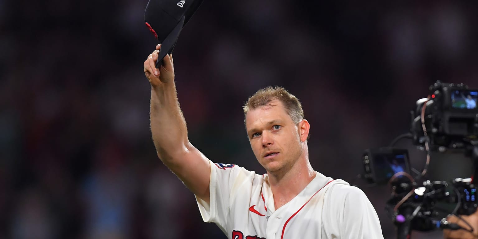 Gray's no-hit bid vs. Yanks turns Fenway into 'Sonny Night Baseball'