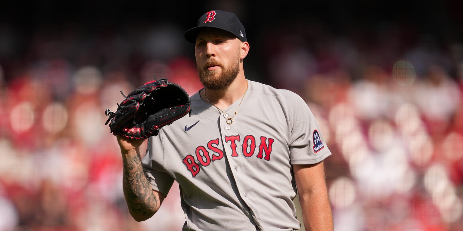 Crochet diagnosed with 'very low-grade' lat strain, hopes to resume throwing soon