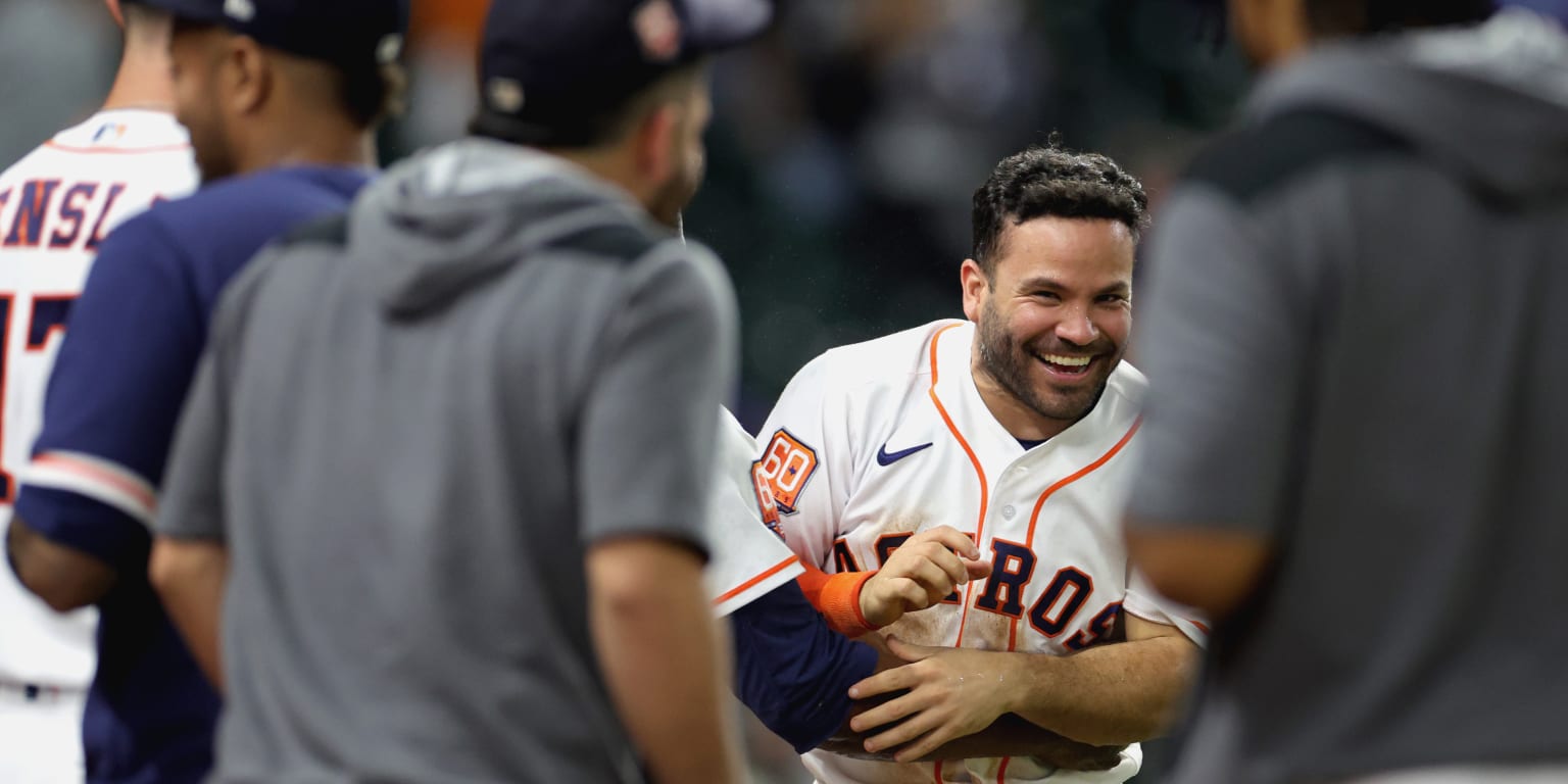 Astros beat Rangers on walk-off wild pitch in extras