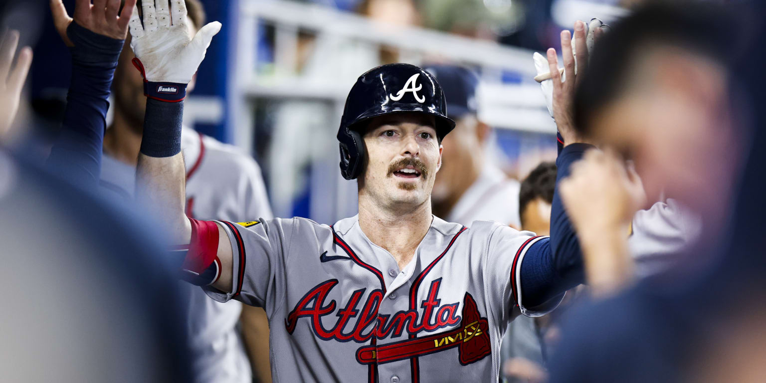 Yaz's big day, aided by two Harris HRs, clinches Braves' 35th win of season