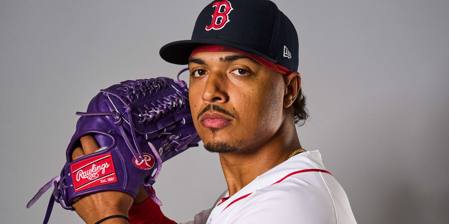 Red Sox place Oviedo on 15-day IL with right elbow strain