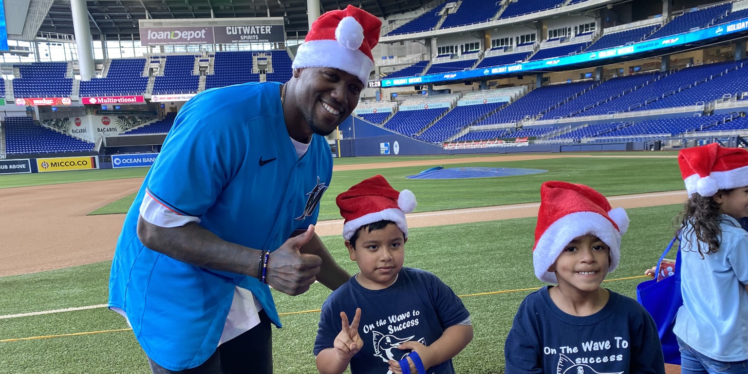 Marlins hold Holiday Wishes party at loanDepot park