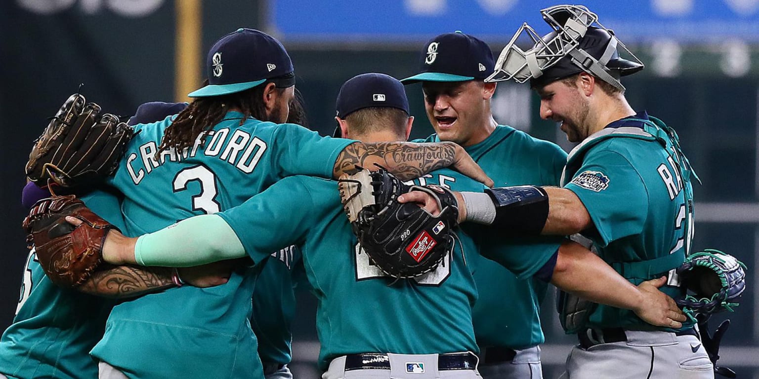 Mariners players criticize team for selling Blue Jays gear in stadium store