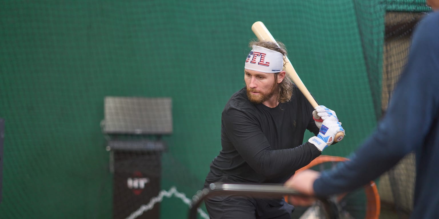 Brendan Donovan xây dựng cơ sở đào tạo tại nhà