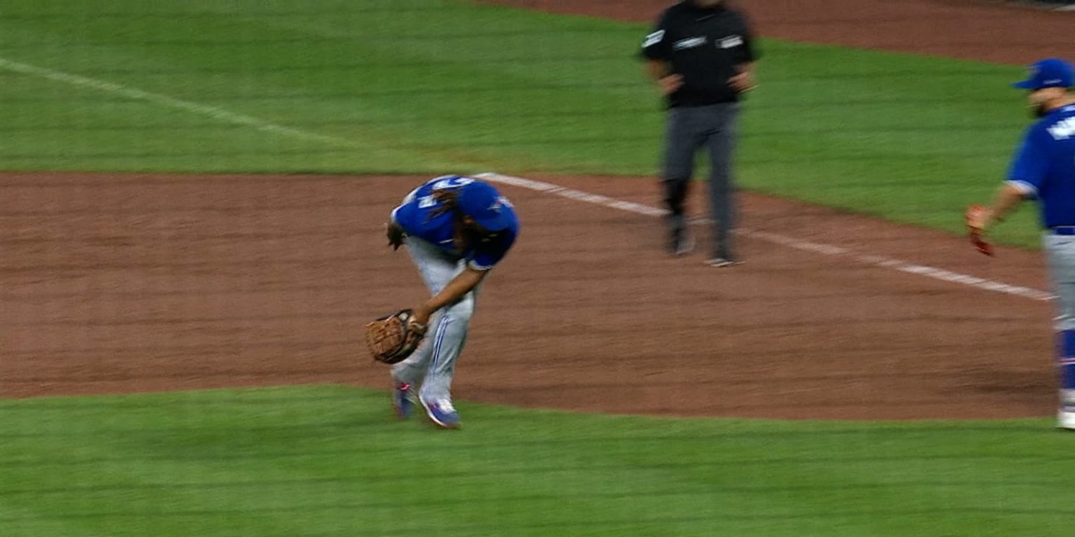 Vladimir Guerrero unloads a cannon, nabs Castillo at home 