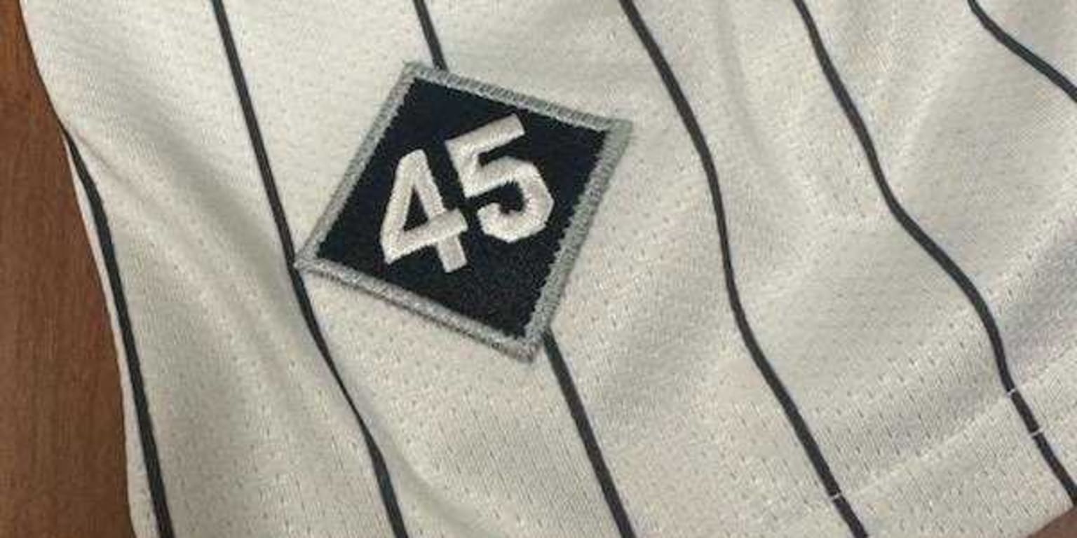 White Sox honor Jenks with jersey patch ahead of '05 WS 20-year reunion