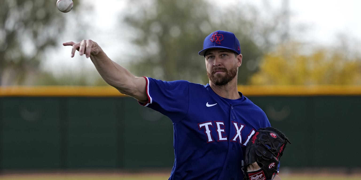 New Rangers ace pitcher Jacob deGrom arrives in Texas