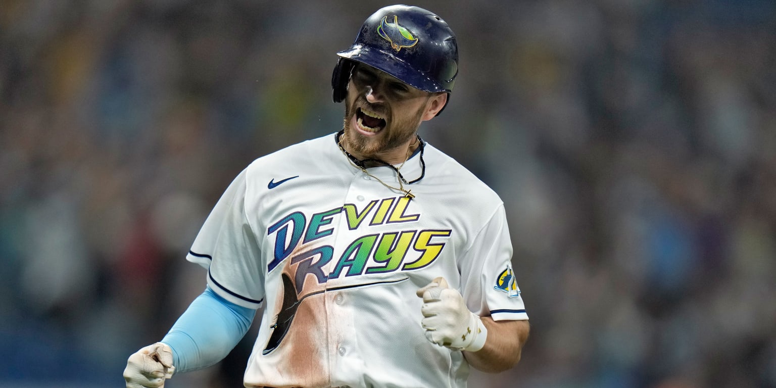 Brandon Lowe trifft einen Homer für die Rays in einem historischen Sieg