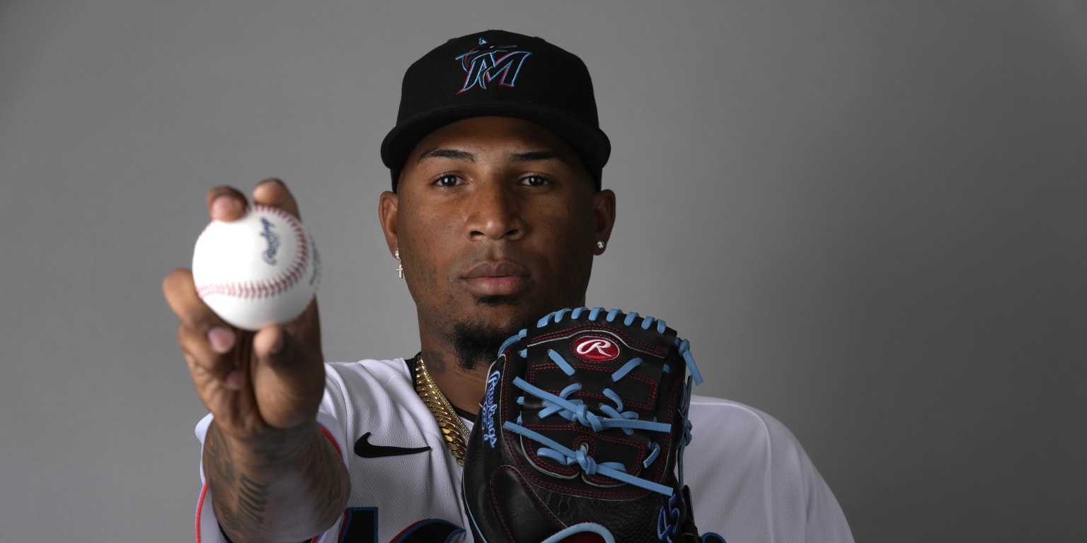 After nearly three years, Miami Marlins' Sixto Sanchez pitched in a live  game