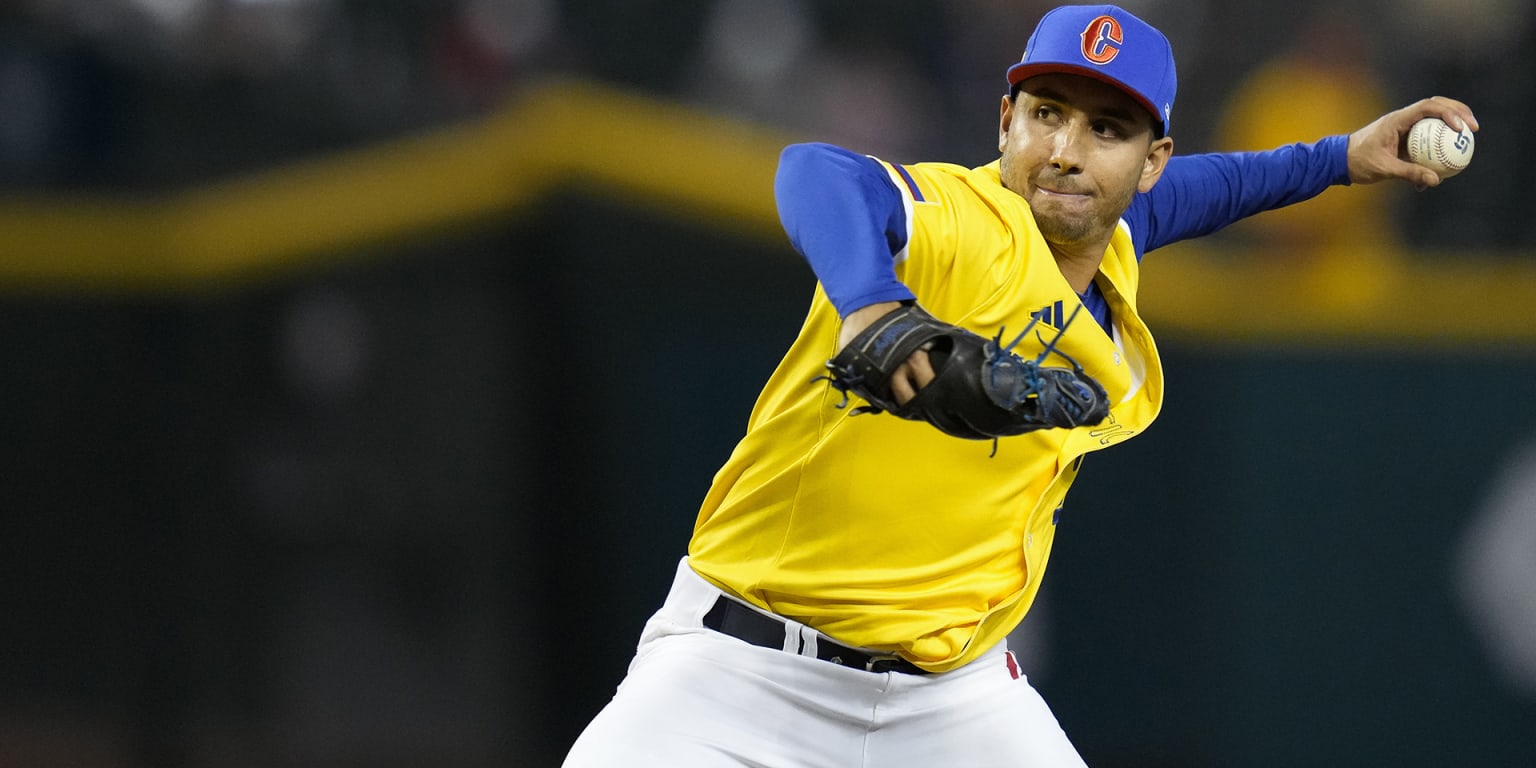 Rio Gomez, son of Pedro, pitches for Colombia