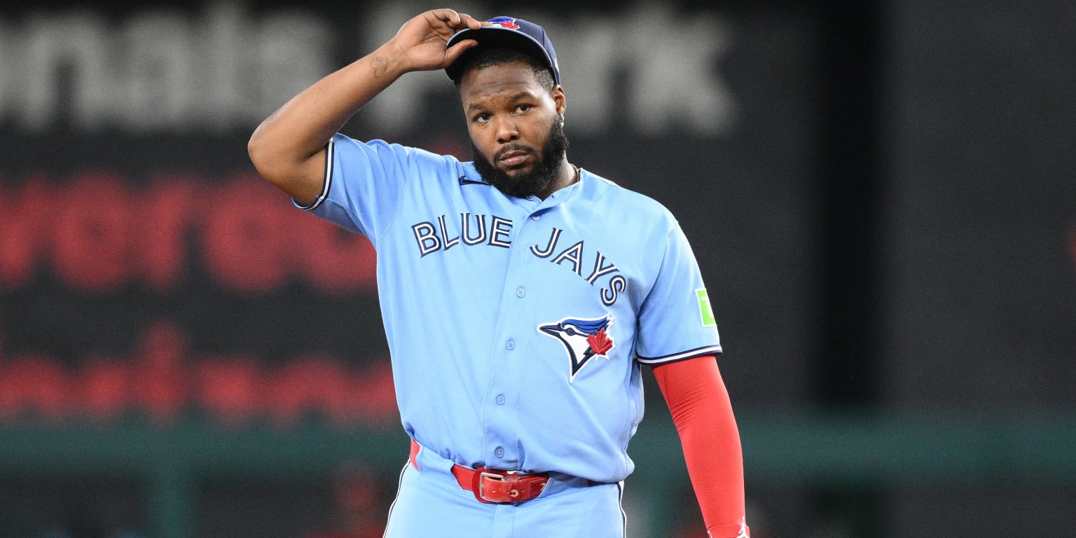 Vlad Jr. exits with right hamstring tightness after infield single
