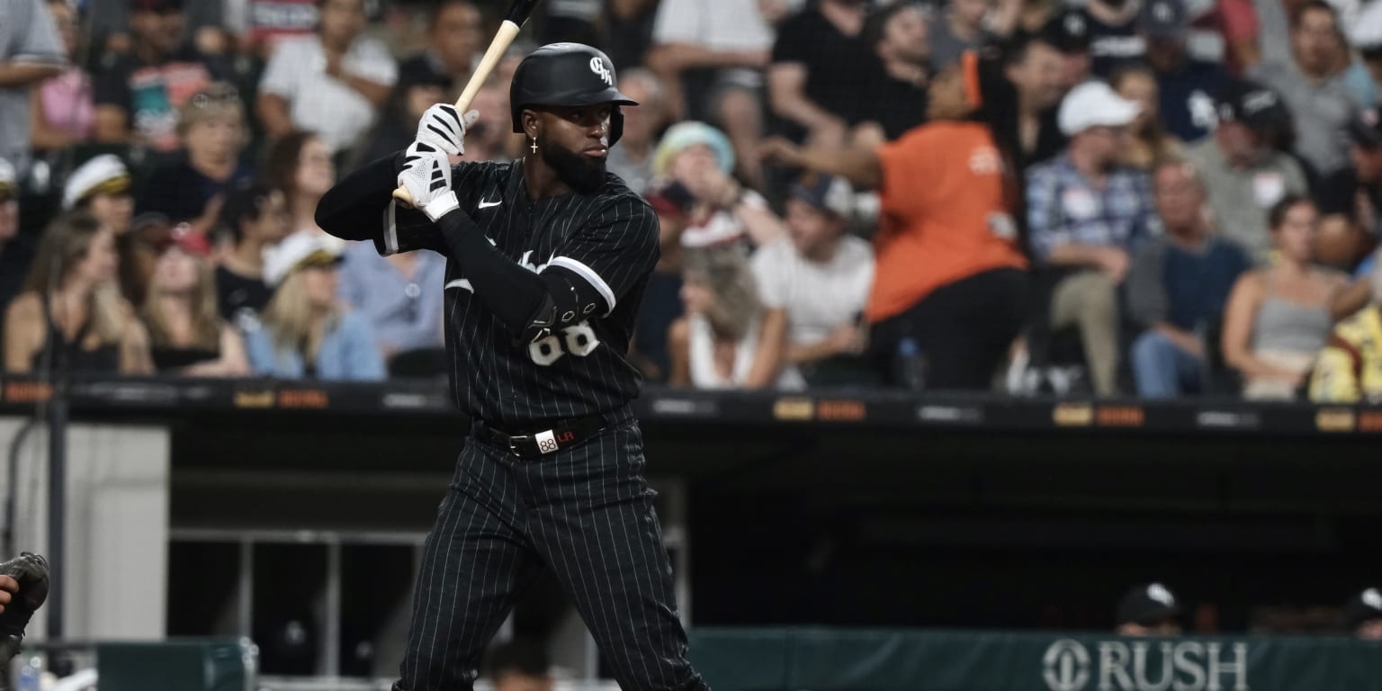 Luis Robert Jr. changed his mind and will represent the Chicago White Sox  in the home run derby, too 