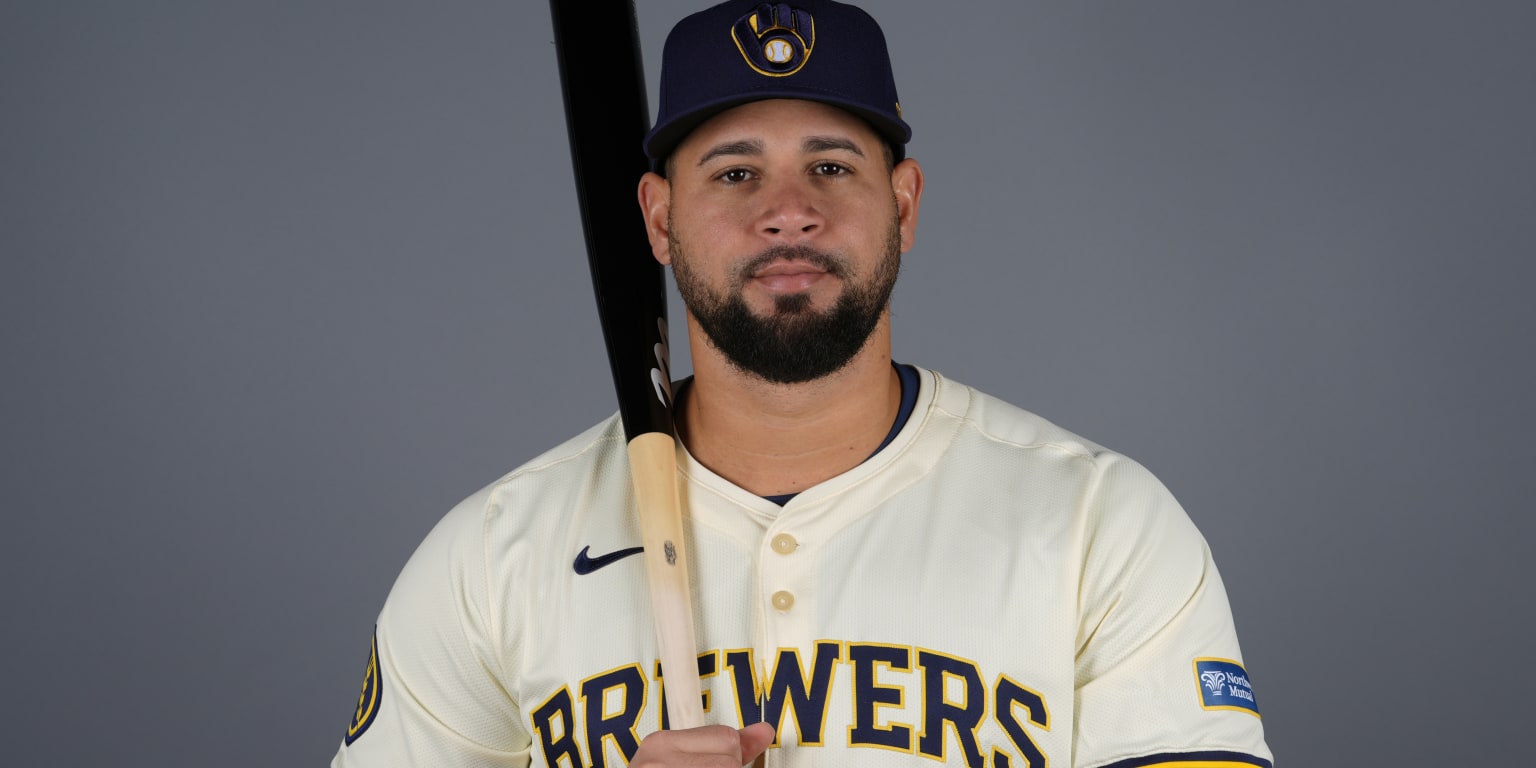 Gary Sánchez reports to Brewers Spring Training camp