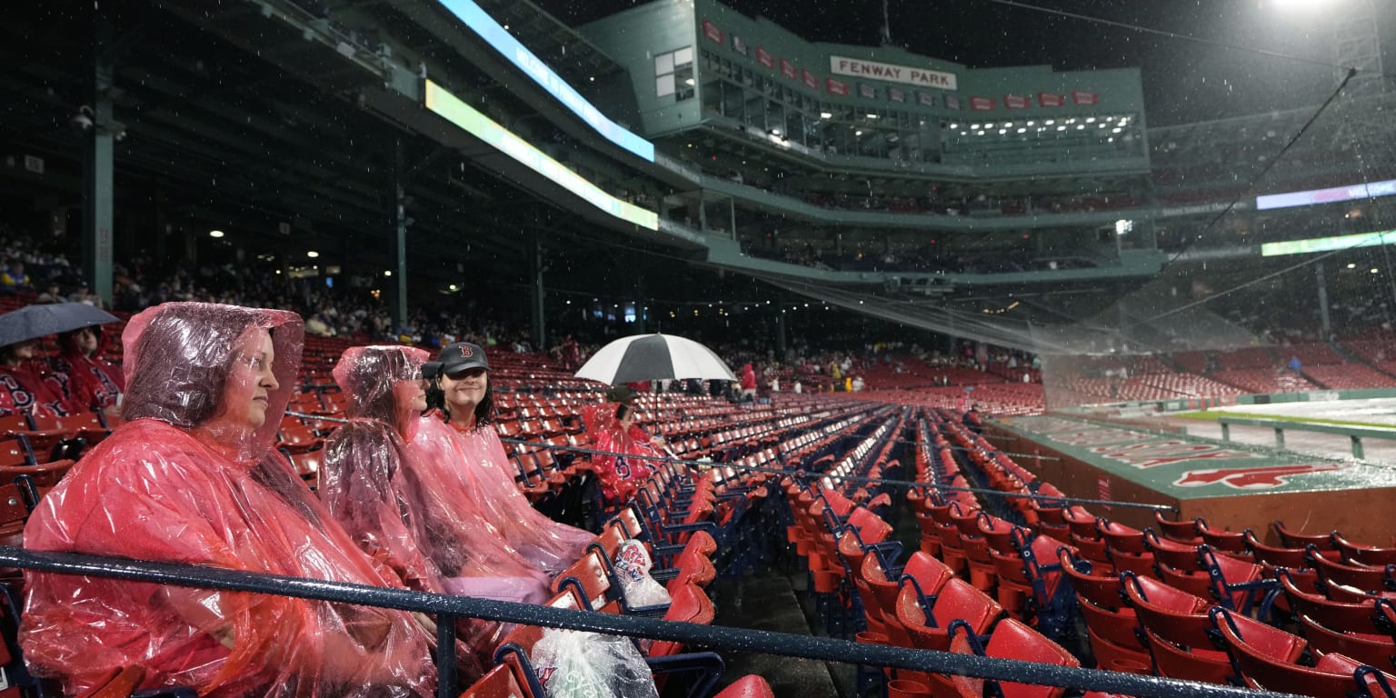 Red Sox and Bruins games postponed as manhunt for suspect in Boston  Marathon bombing shuts down the city – New York Daily News