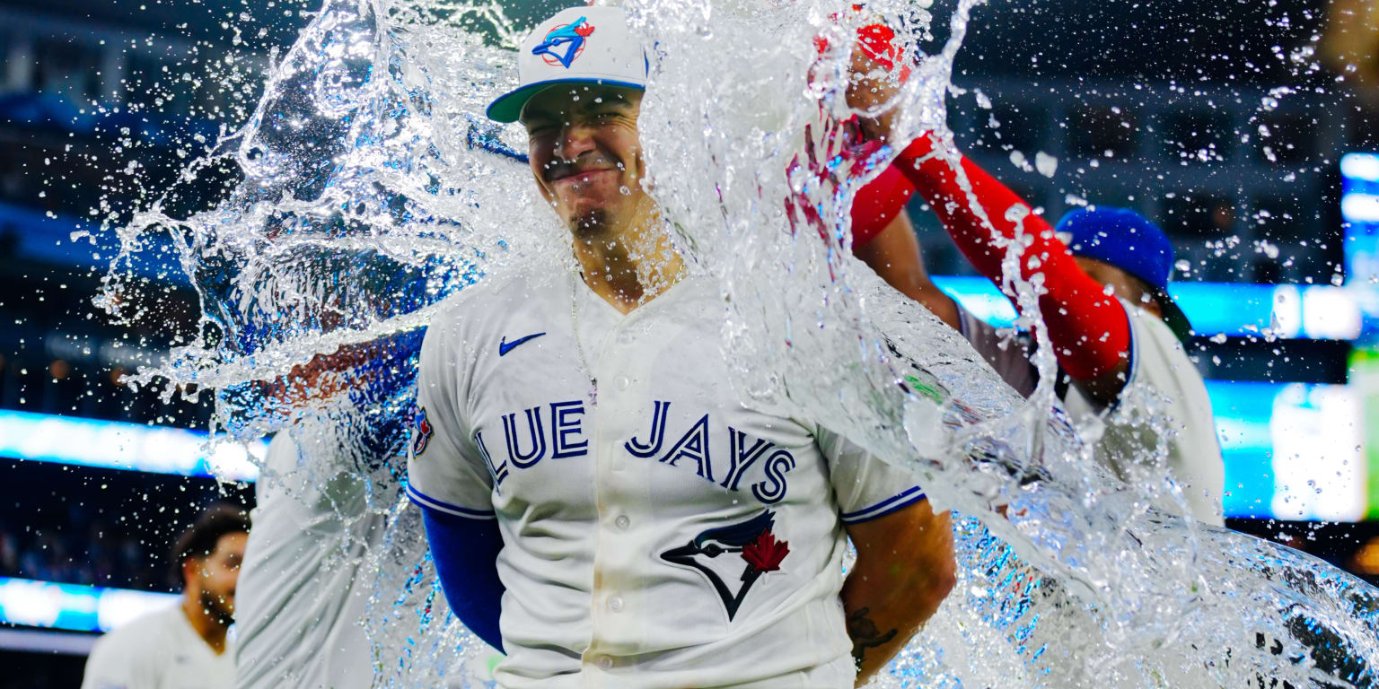 Dominant Cease, clutch Sánchez set stage for Valenzuela's first walk-off