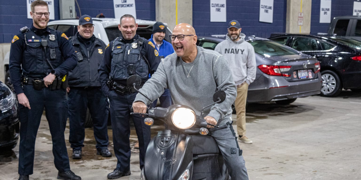 Terry Francona: Cleveland Guardians manager Terry Francona reunites with  his stolen scooter