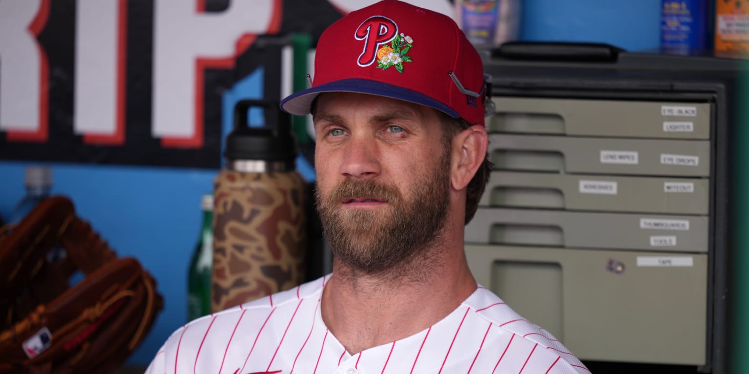 Harper homers, heads into first Classic as a big leaguer in high gear