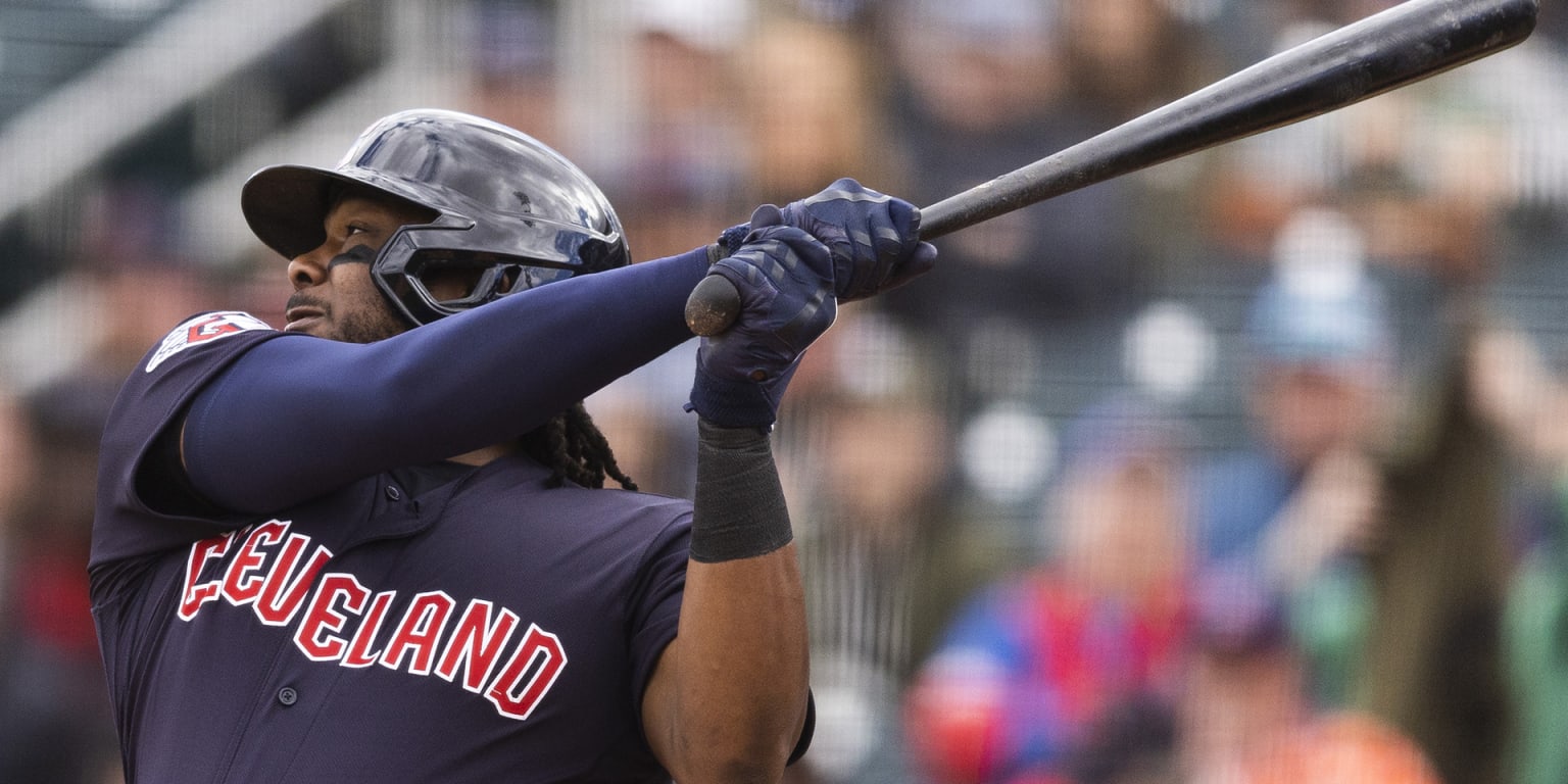 Reports: Guardians sign former All-Star 1B Josh Bell