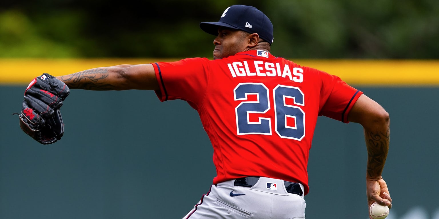 Braves activate closer Iglesias from IL, DFA Carrasco