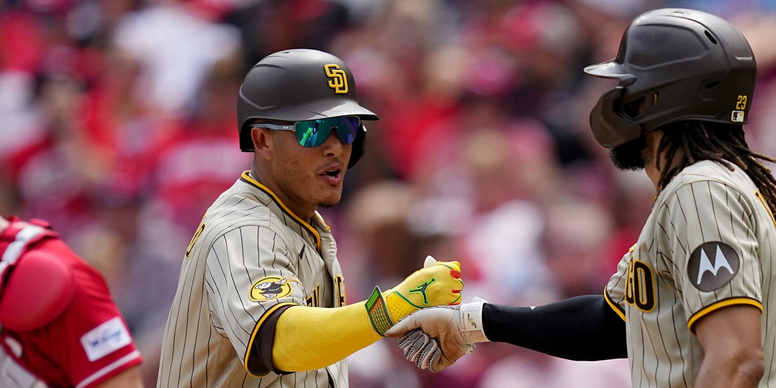 Padres' Juan Soto hits 910 feet of home runs amid trade