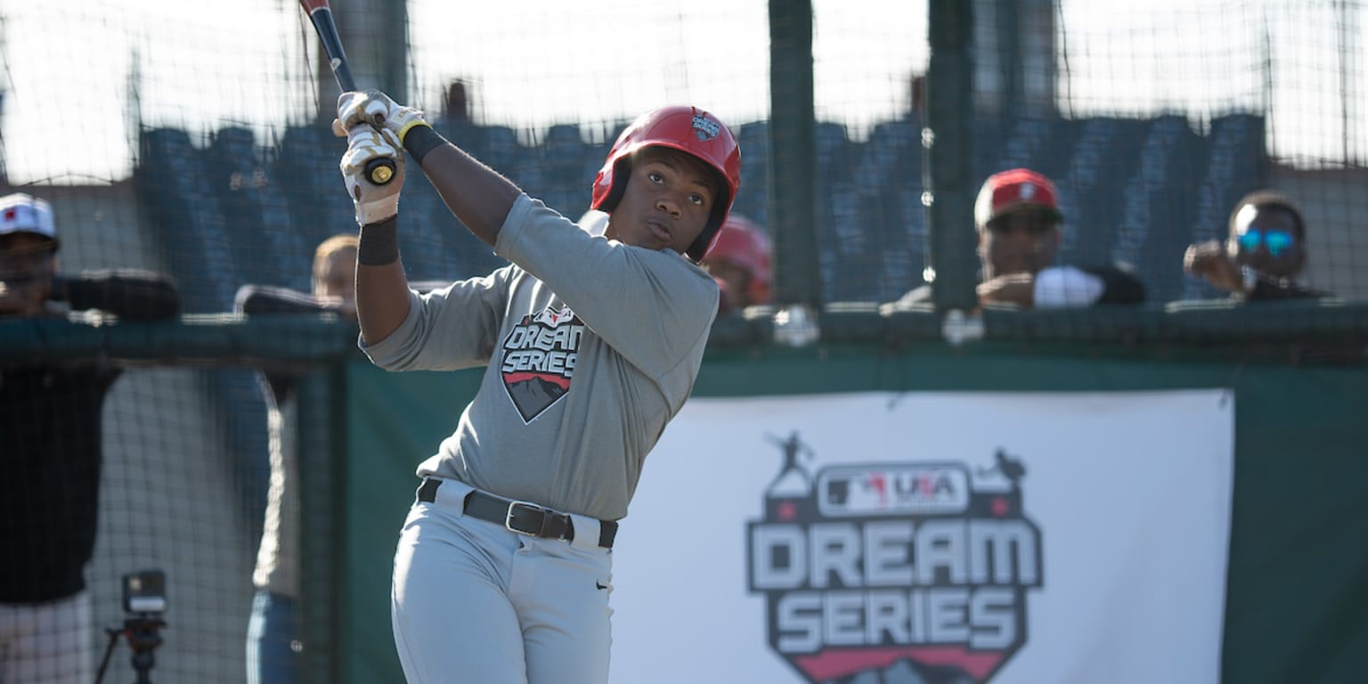 MLB - The Kid talks to the kids. Ken Griffey Jr. made an appearance at the Hank  Aaron Invitational, a development event that aims to get high school-age  players with diverse backgrounds