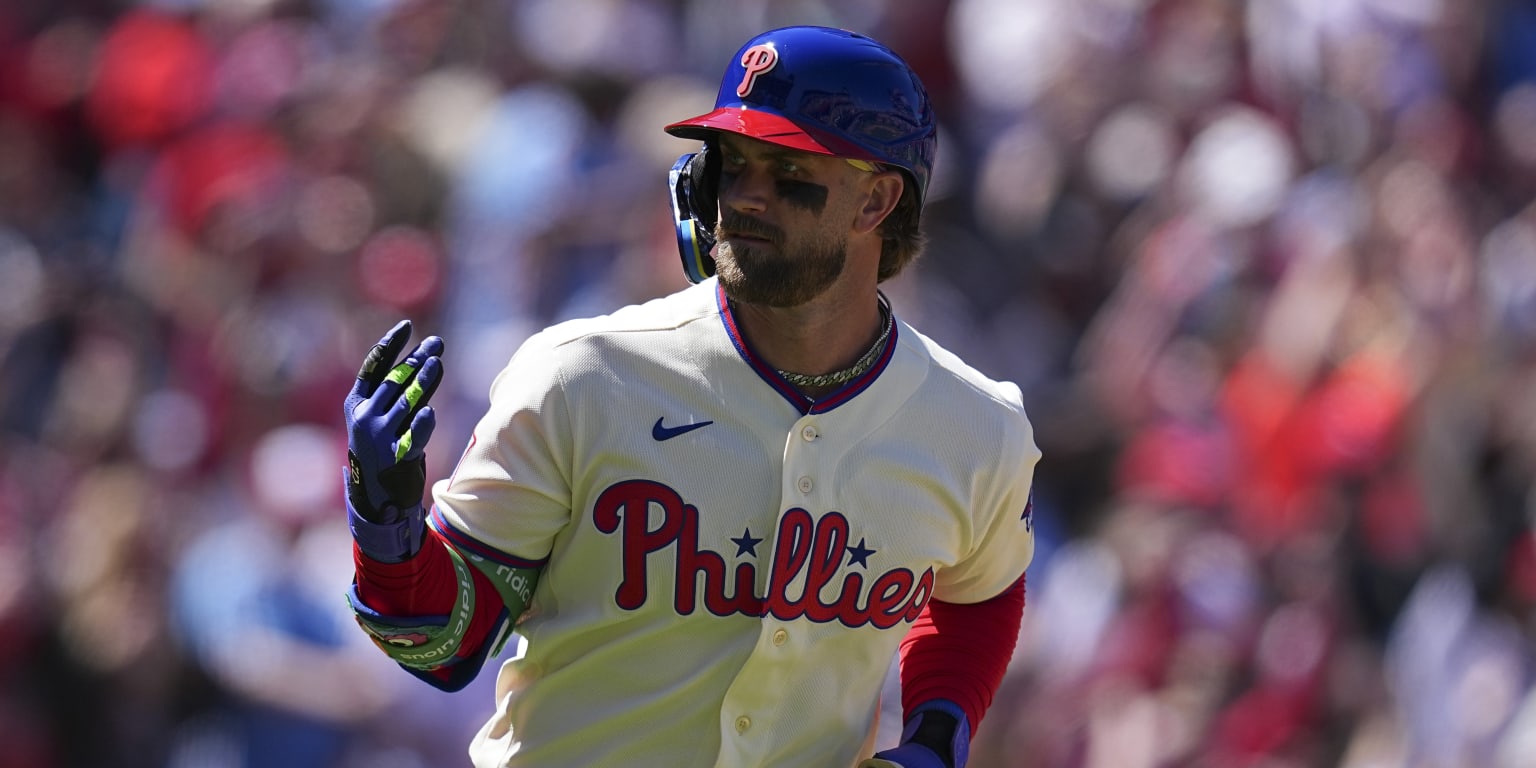 Schwarber, Harper power Phils with back-to-back jacks against D-backs