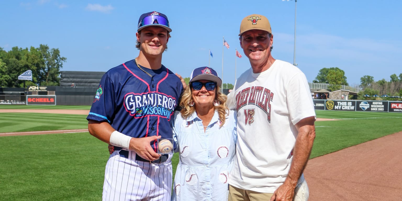 Dad catches son's 1st pro HR after predicting it was about to happen