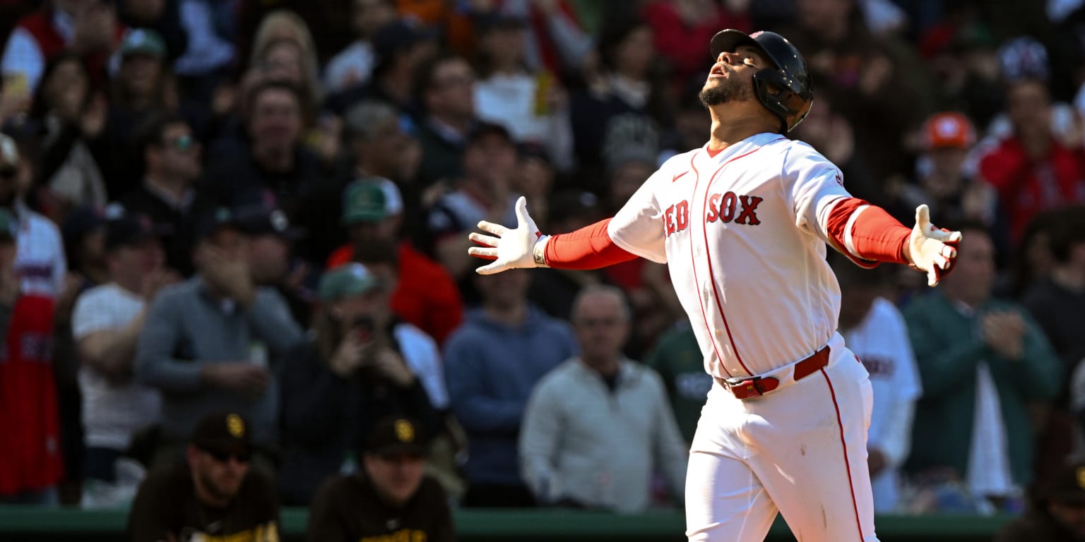 Willson makes 1st Red Sox HR a clutch wallop in home opener