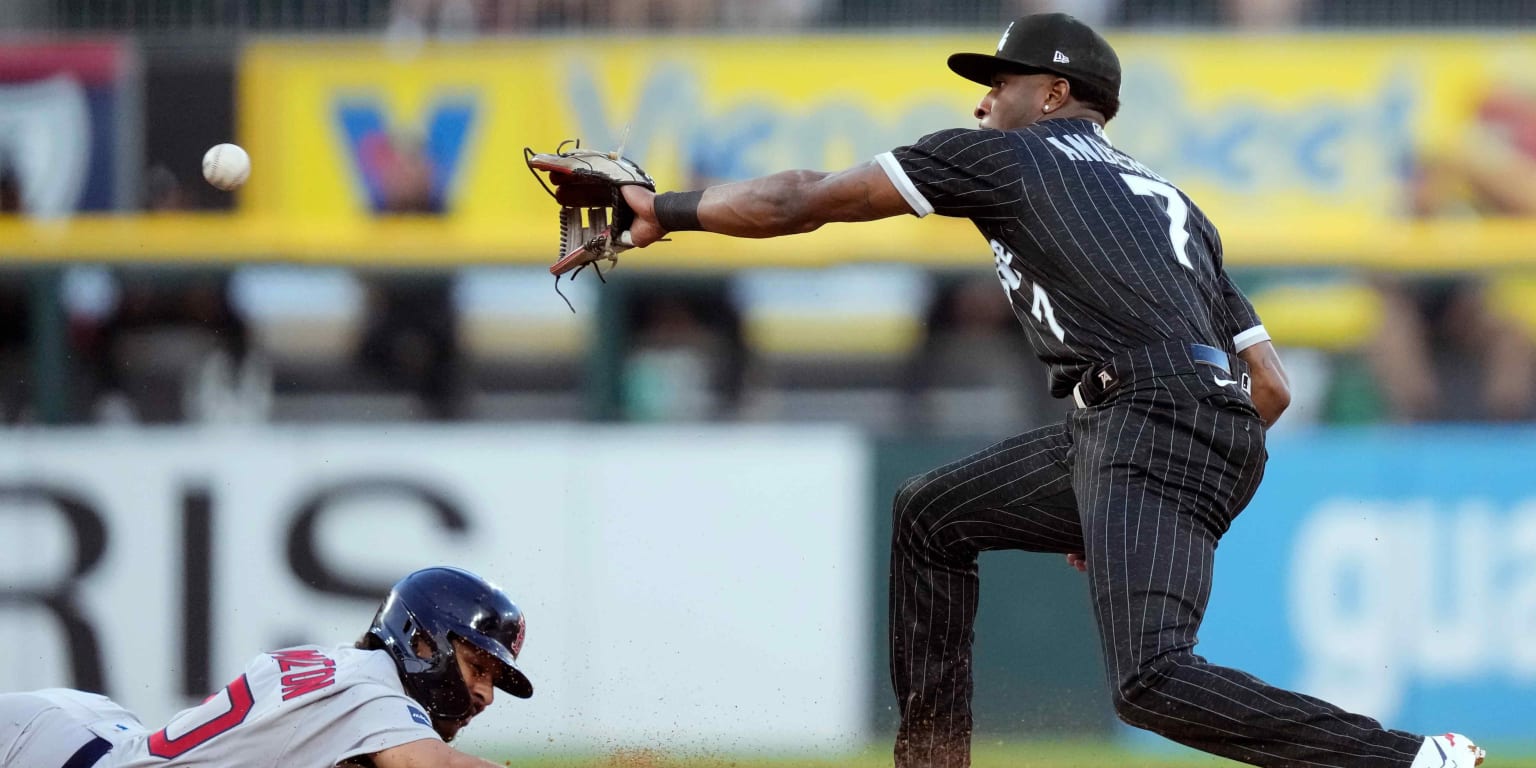 Tim Anderson makes first start at second base for White Sox