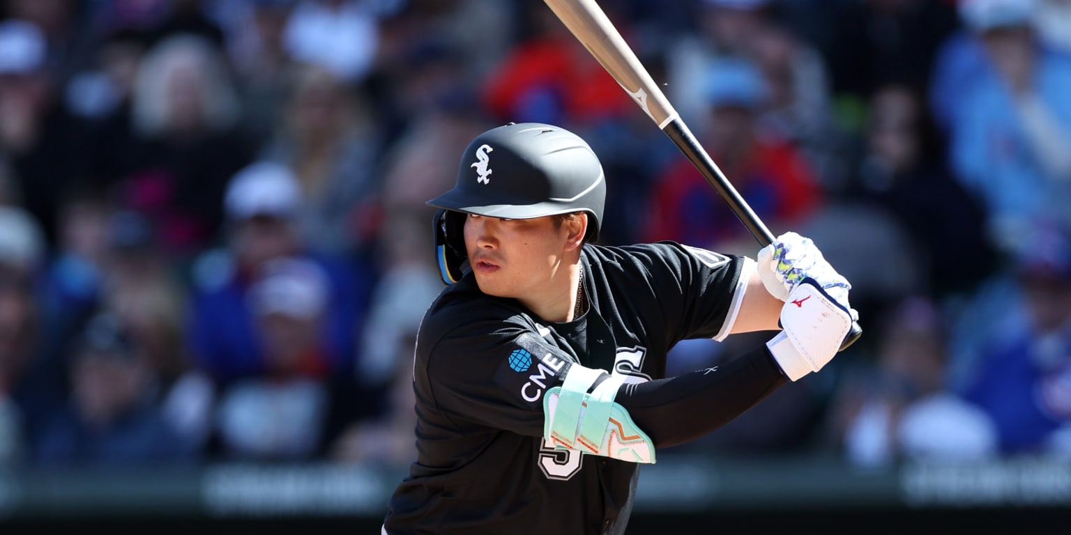 Murakami homers in first game back from Classic: 'It was perfect'